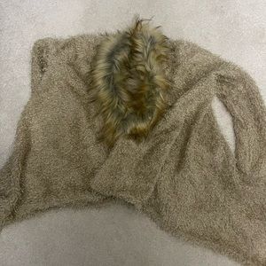 Women sweater sz M never worn!!!